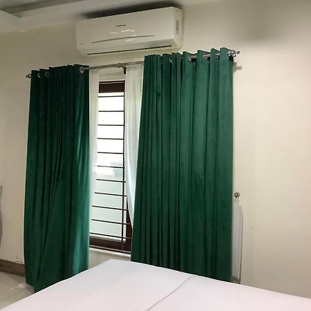 Rose Valet Guest House 이슬라마바드 외부 사진