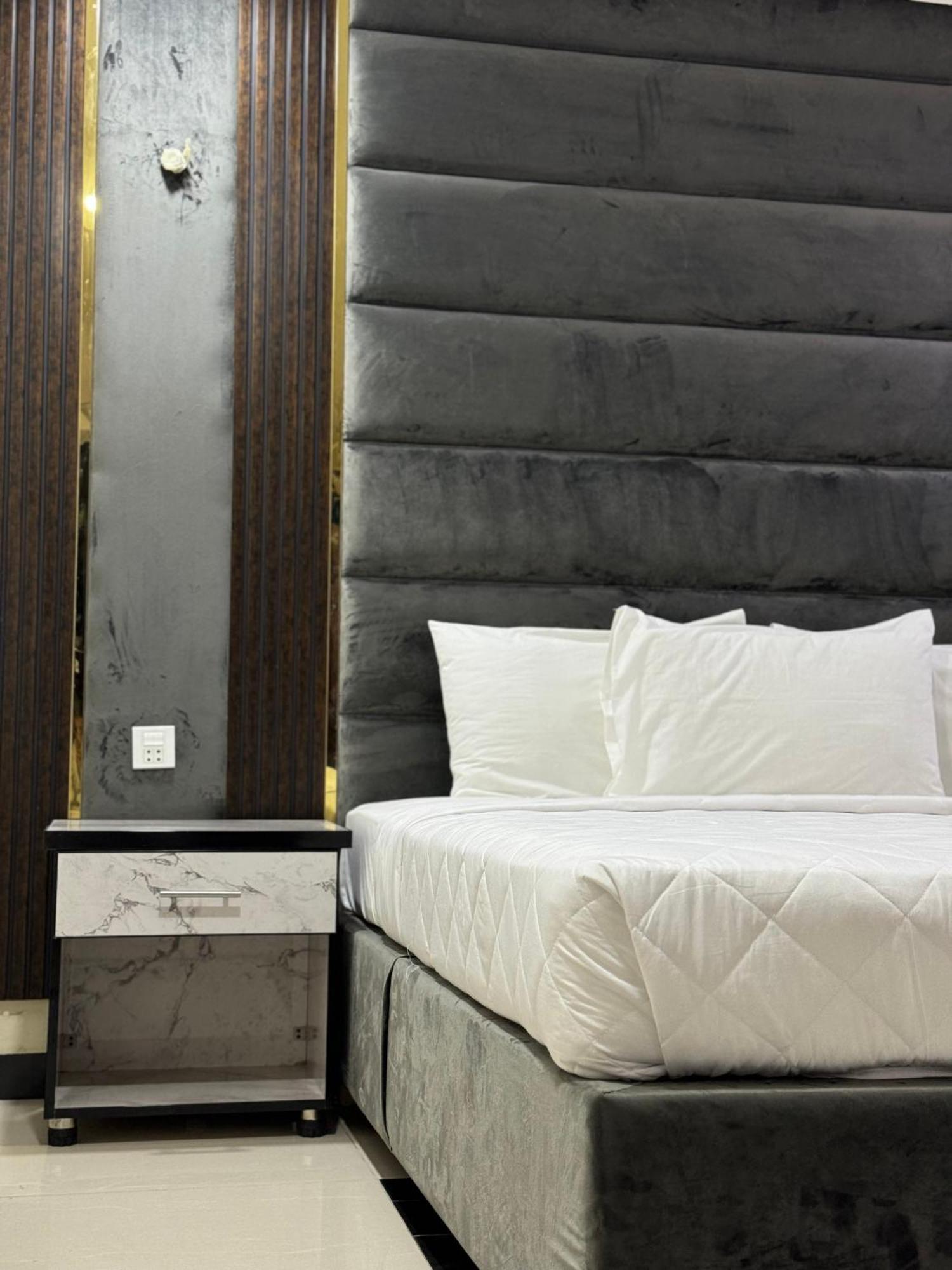Rose Valet Guest House 이슬라마바드 외부 사진