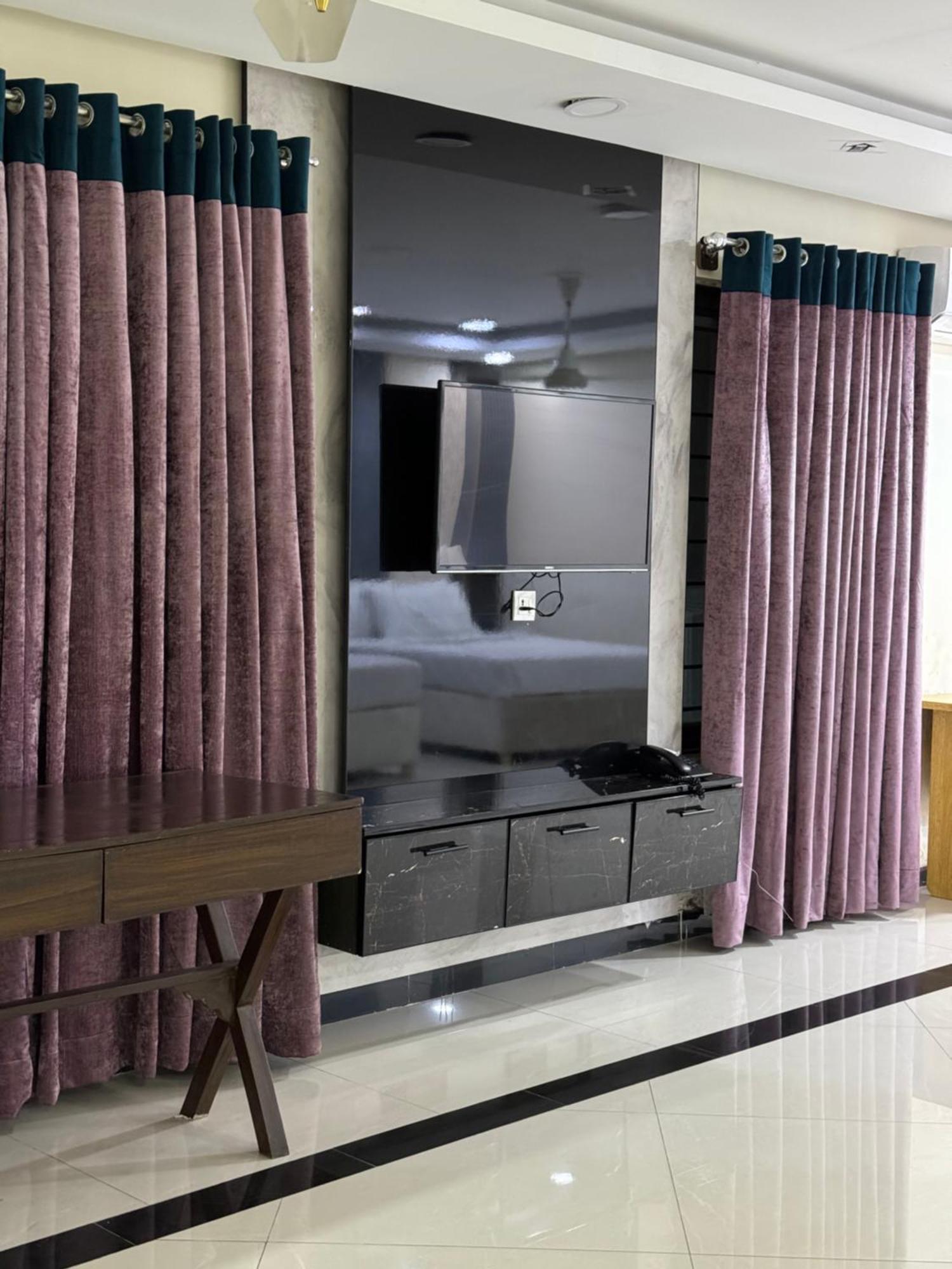 Rose Valet Guest House 이슬라마바드 외부 사진