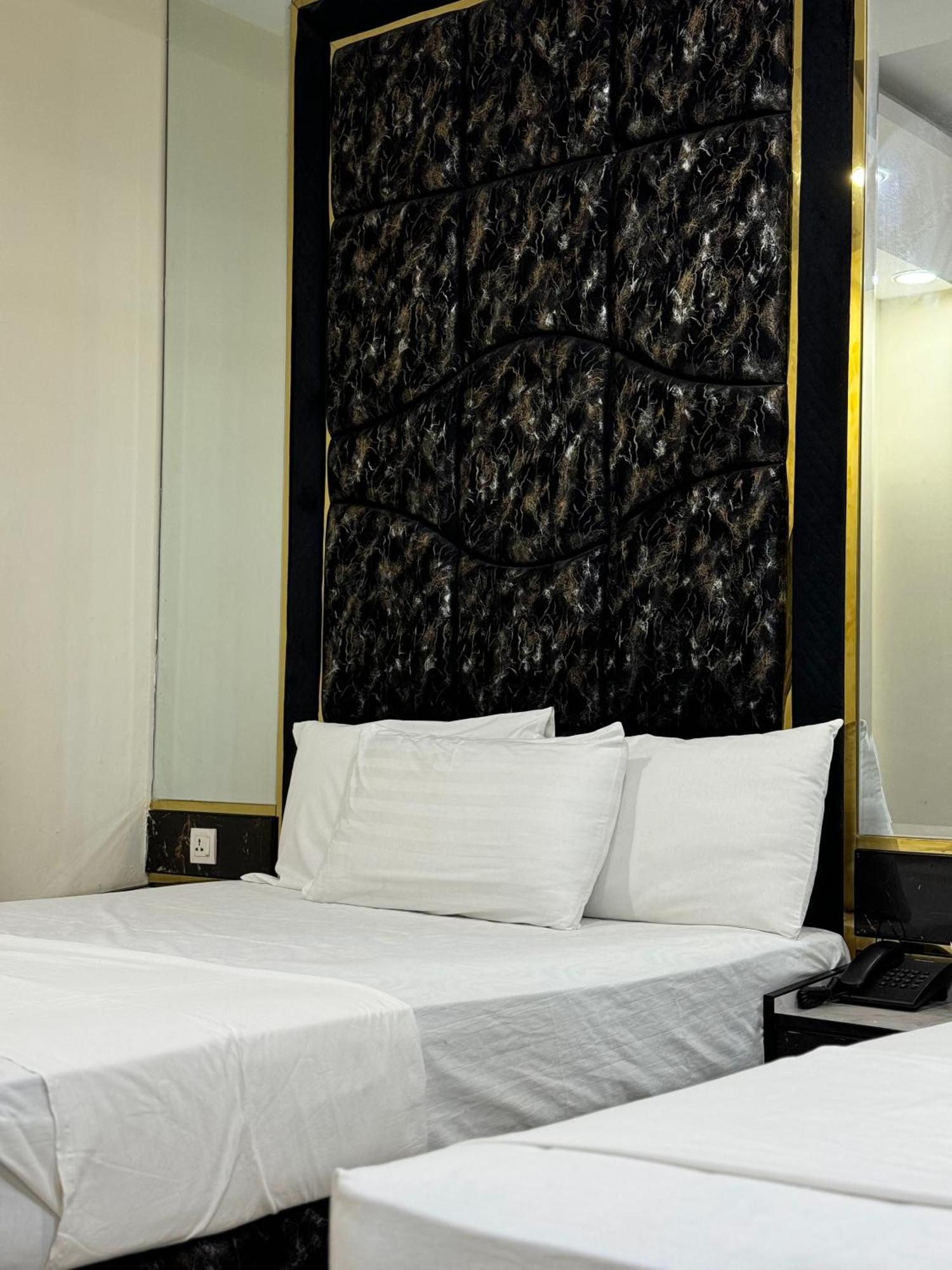 Rose Valet Guest House 이슬라마바드 외부 사진