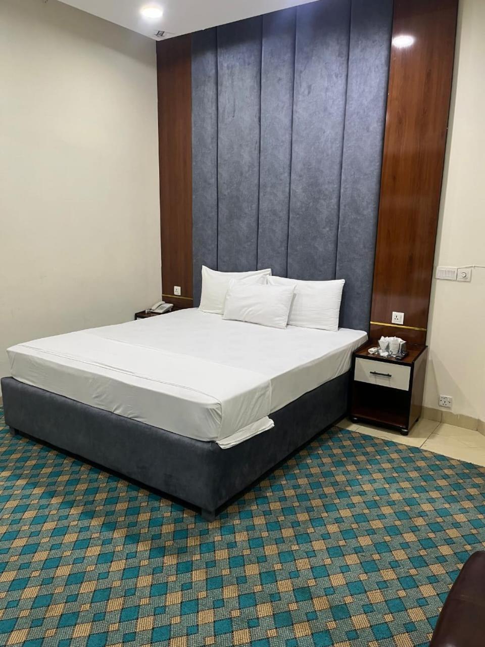 Rose Valet Guest House 이슬라마바드 외부 사진