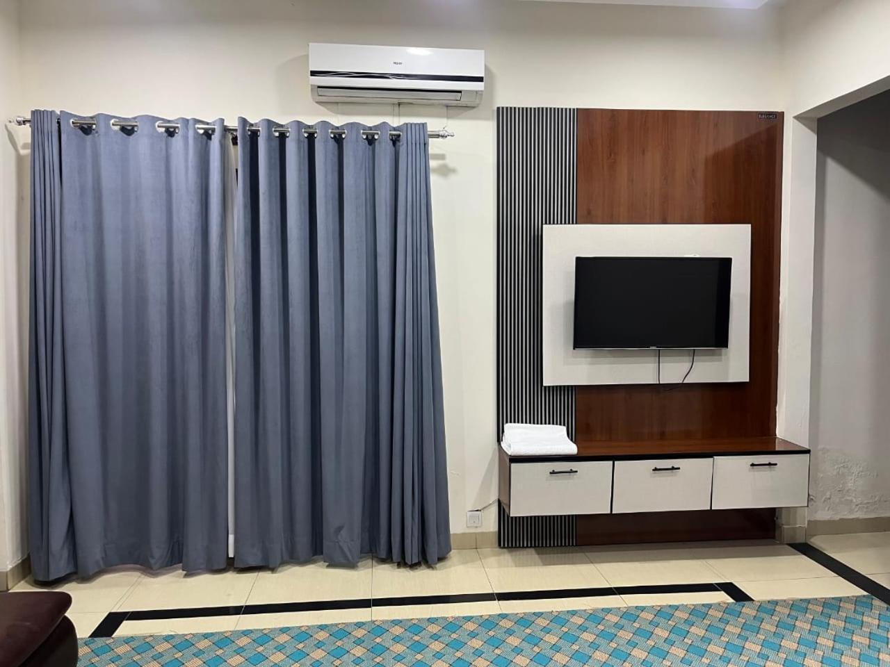 Rose Valet Guest House 이슬라마바드 외부 사진