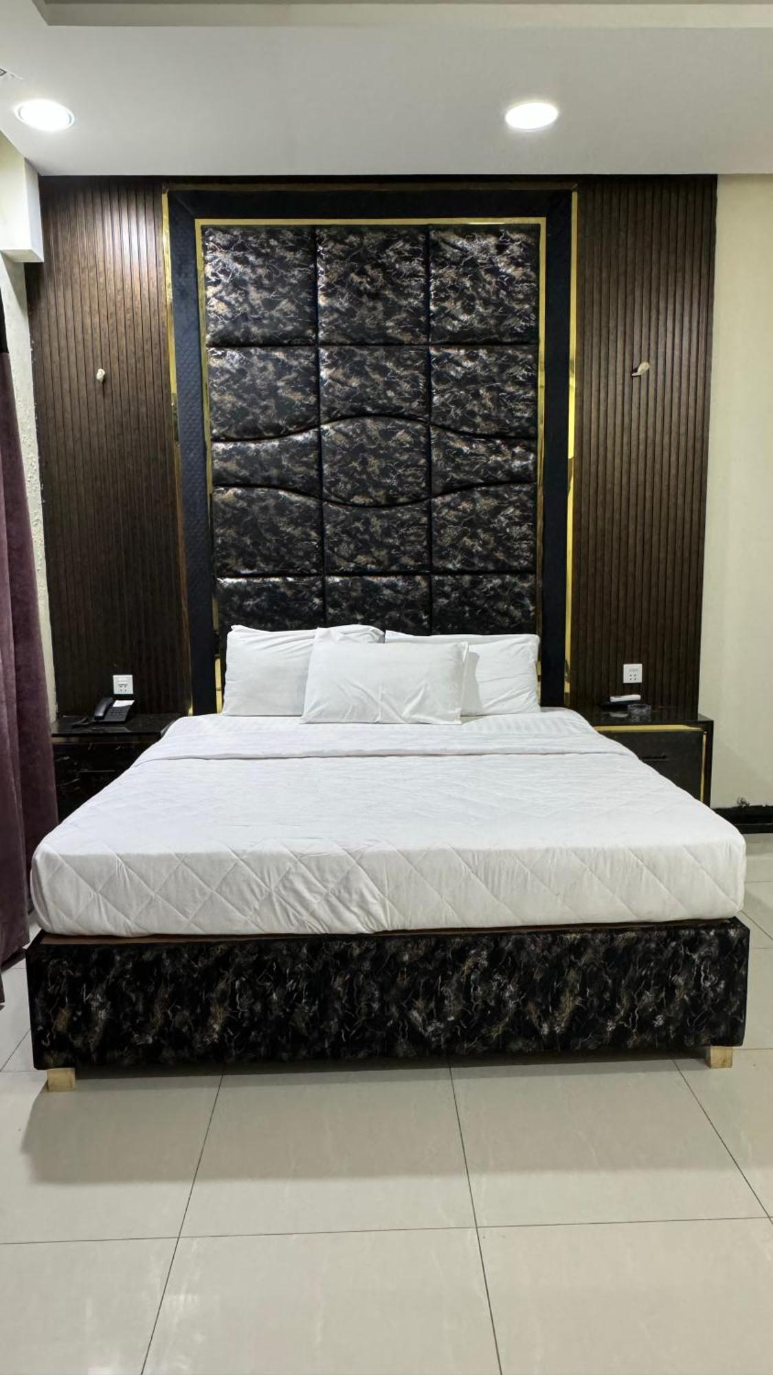 Rose Valet Guest House 이슬라마바드 외부 사진