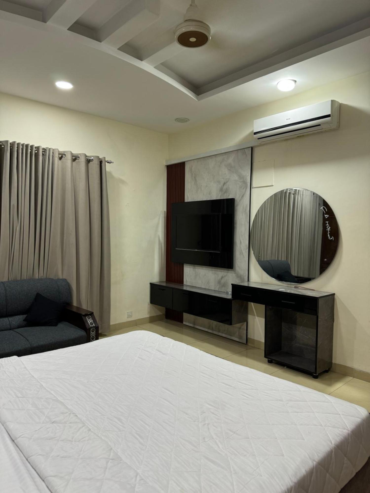 Rose Valet Guest House 이슬라마바드 외부 사진