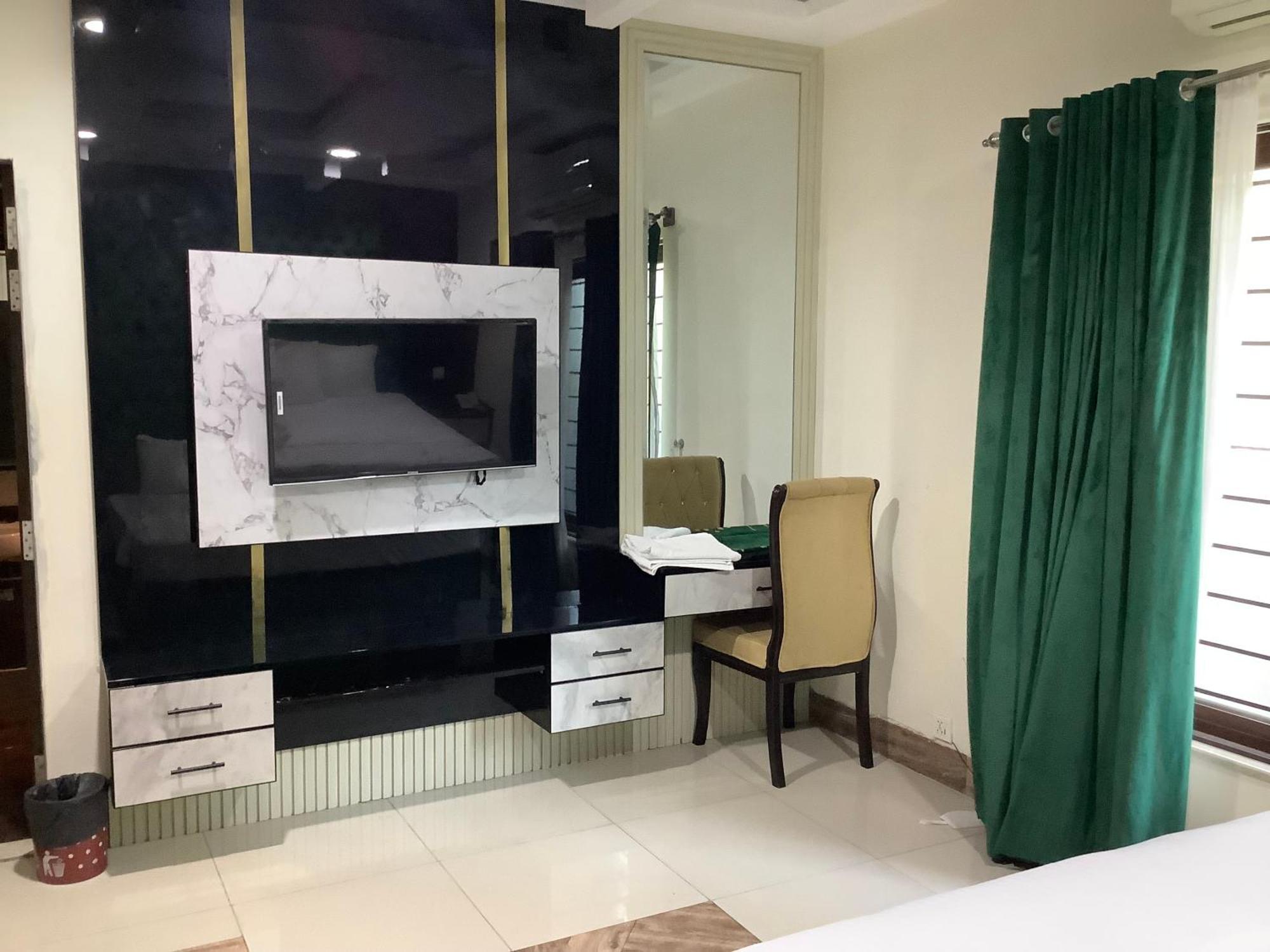 Rose Valet Guest House 이슬라마바드 외부 사진