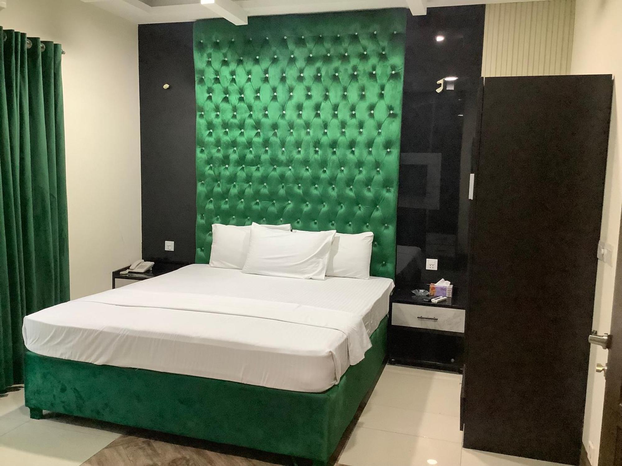 Rose Valet Guest House 이슬라마바드 외부 사진